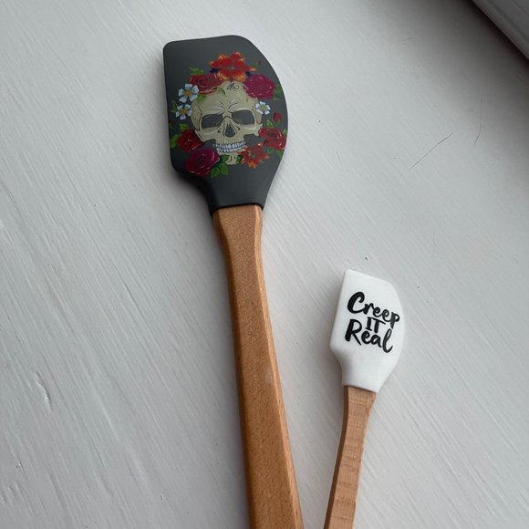 New Creep It Real and Skull Set of 2 Silicone Spatulas the Bake Shop - Picture 7 of 10